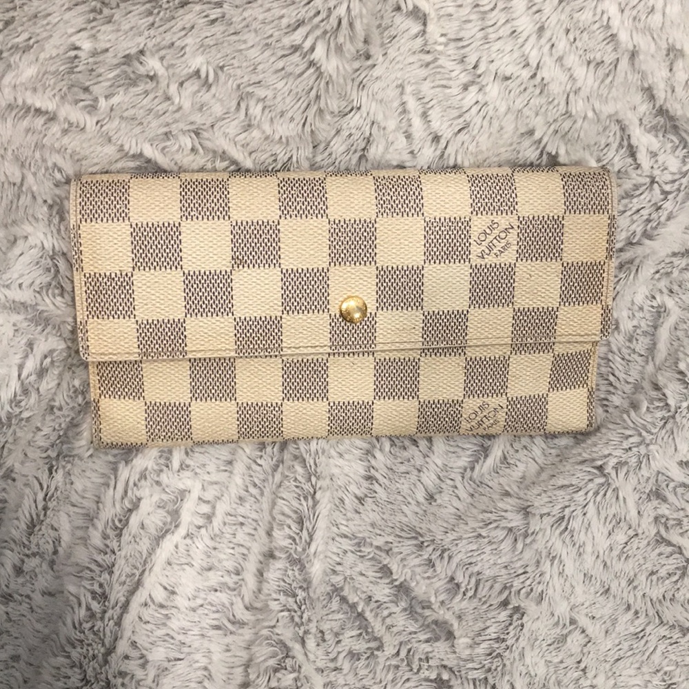 Louis Vuitton Authentic Damier wallet